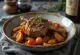 Osso buco з чебрецем, м'яка теляча гомілка в ароматичному соусі, посипана гремолатою
