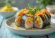 Кімбап з куркою, корейські роли з куркою, посипані кунжутом