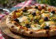 Pizza alla caponata зі смаженими овочами та моцарелою